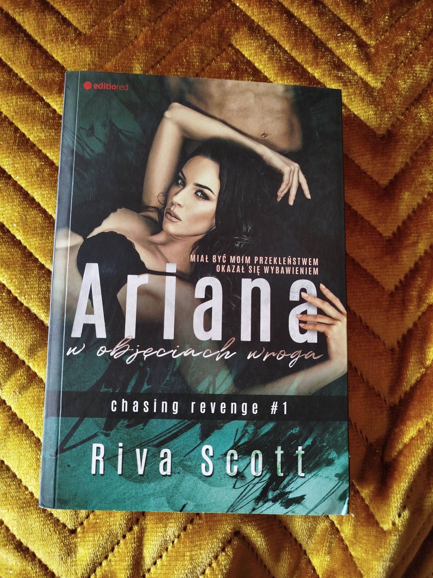 Ariana w objęciach wroga Riva Scott tom 1