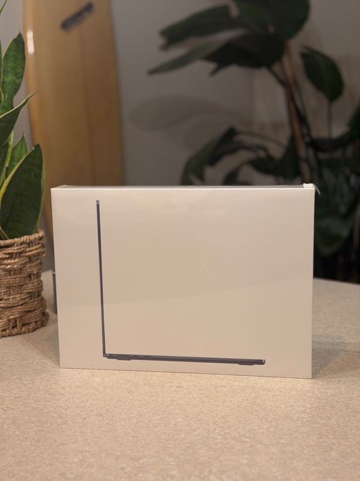 Apple MacBook Air 13” M2 • 16GB RAM • 512GB SSD • Midnight