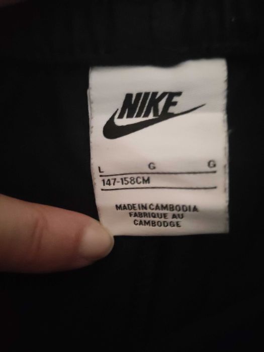 2 Conjuntos 12/14 anos t-shirts + calções (Nike e Champion)