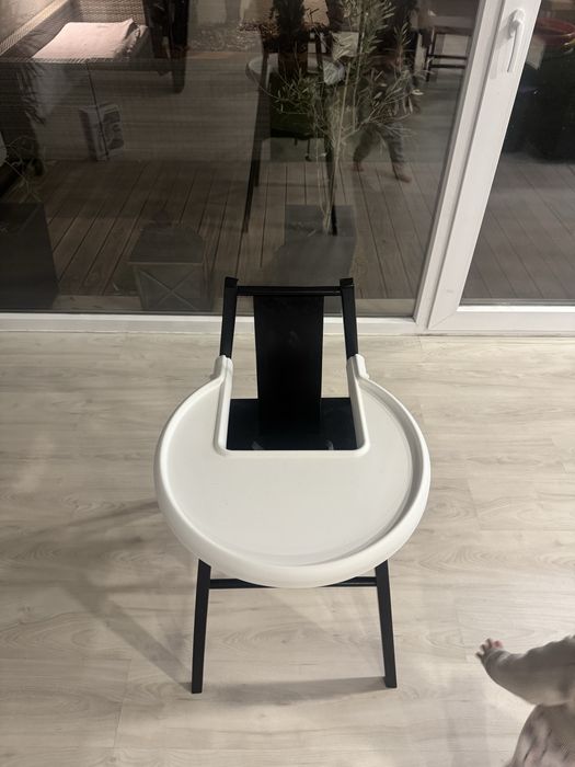 Cadeira preta de refeicao bebe