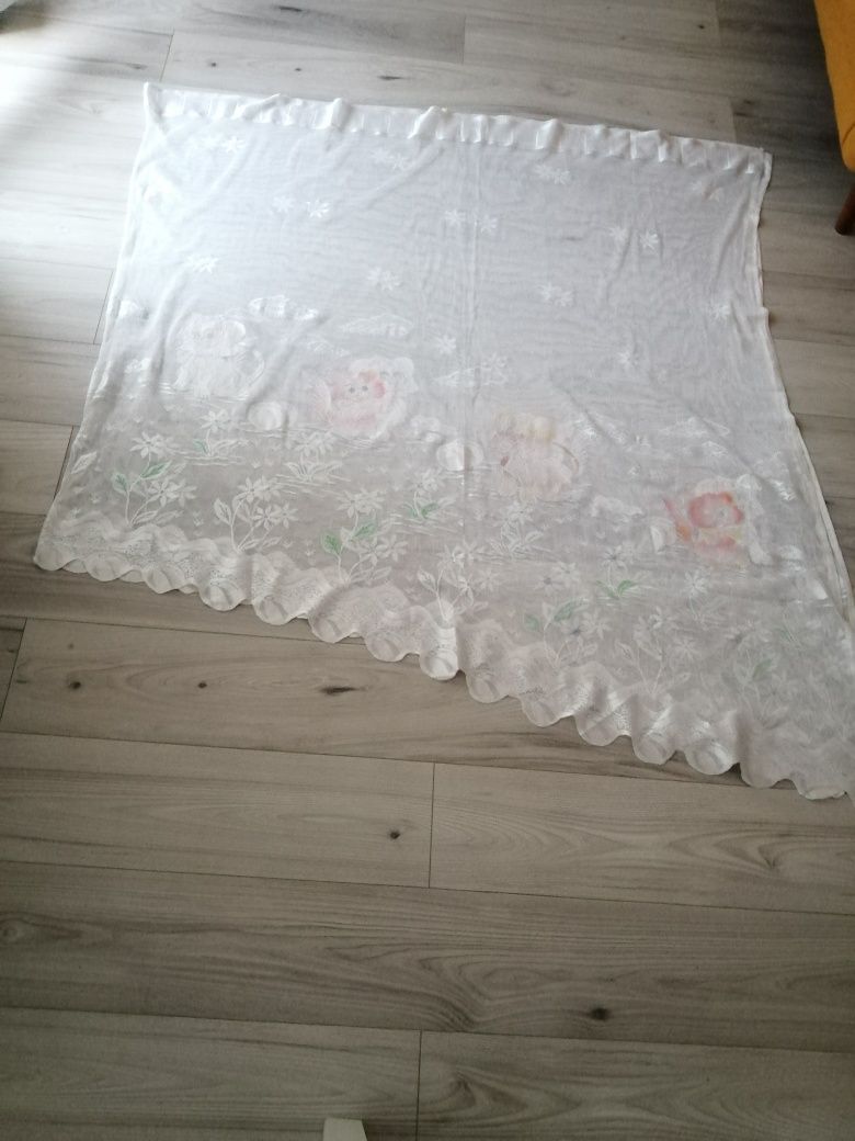 Biala firana dziecinna