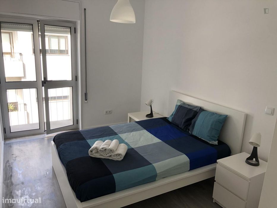 348615 - Quarto com cama de casal, com varanda...