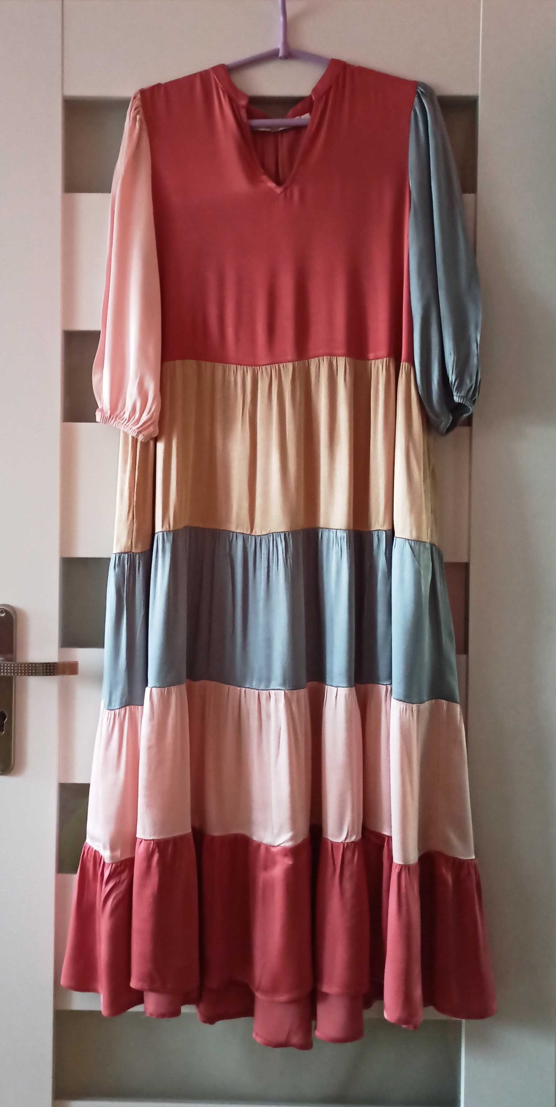 Satynowa pastelowa wiskozowa sukienka Costa Mani