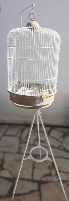 Gaiola tamanho medio com tripe para despachar