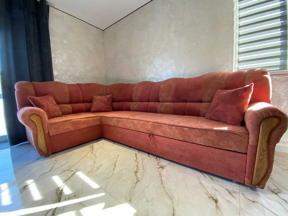 Продам кутовий диван з кріслами