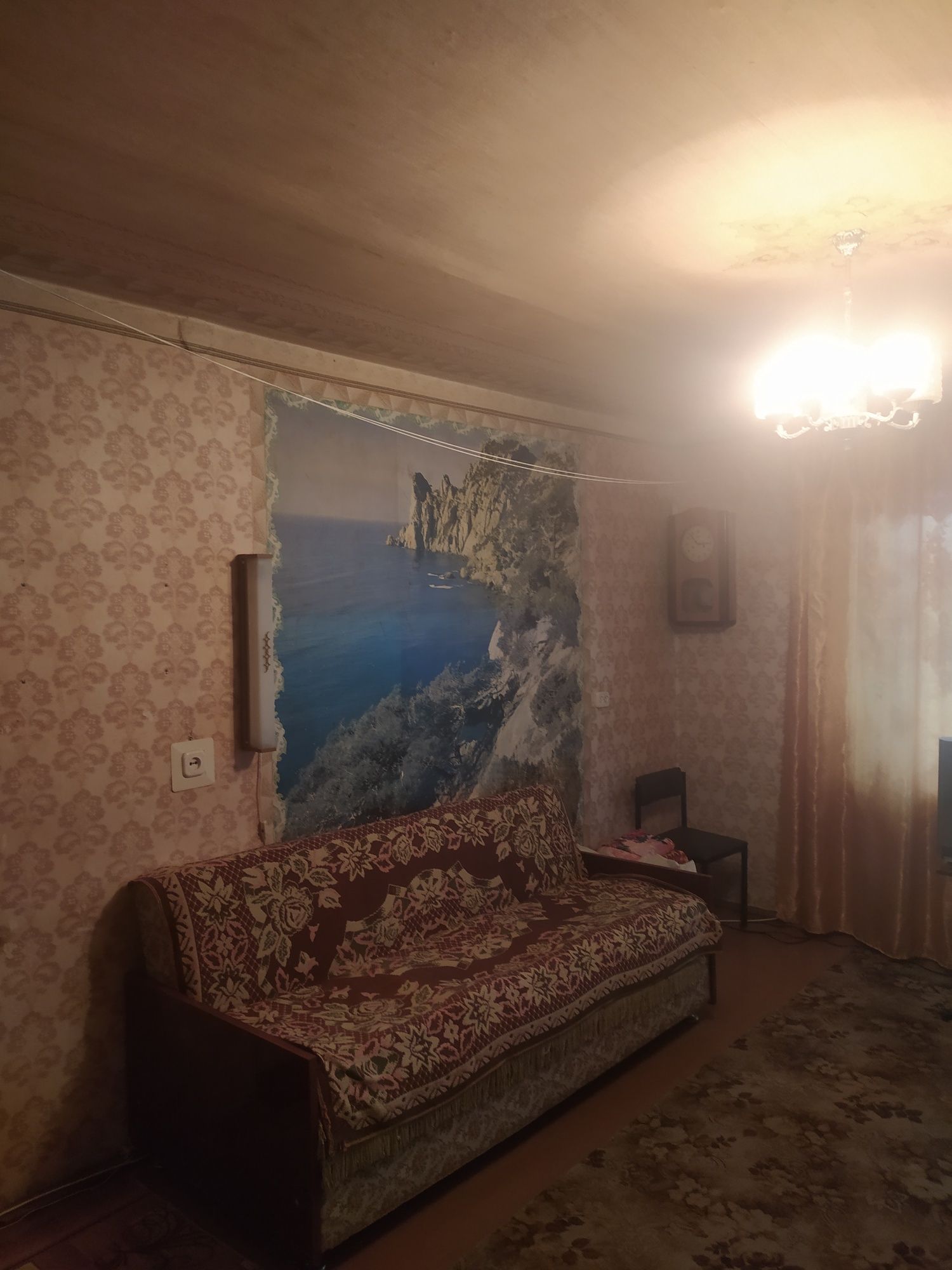 Продається квартира трьох кімнатна в центрі