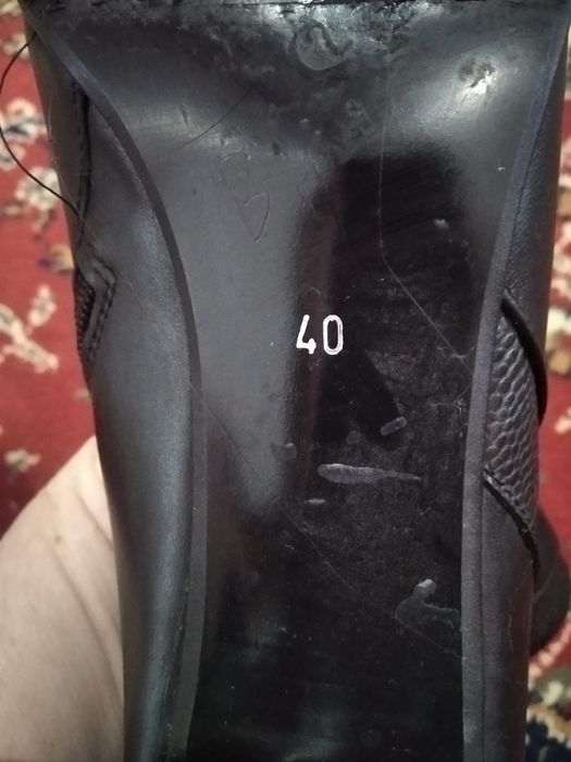 Шкірянні ботіночки , ботінки ,40 р