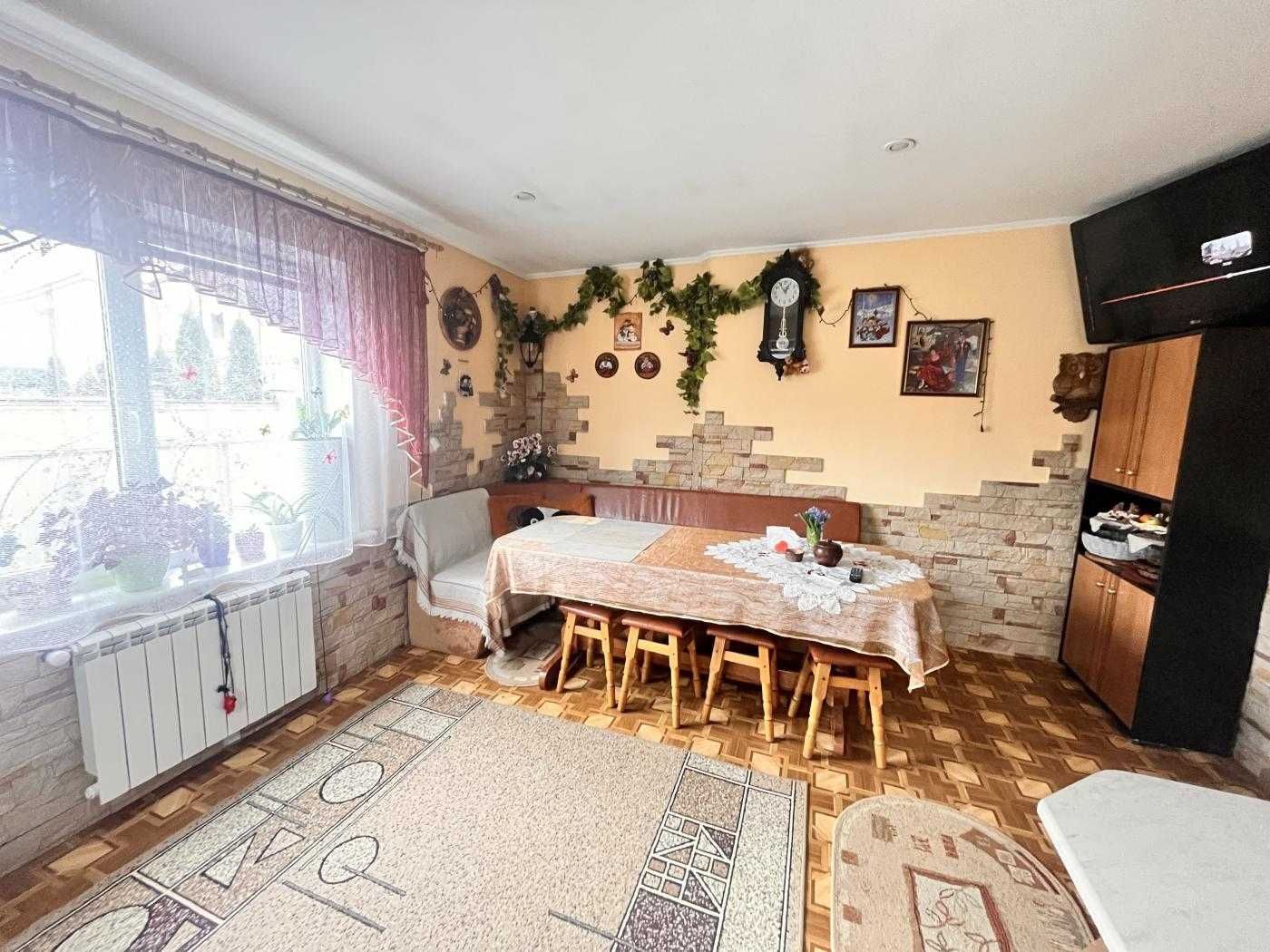 Продаж  будинку в центральній частині міста.