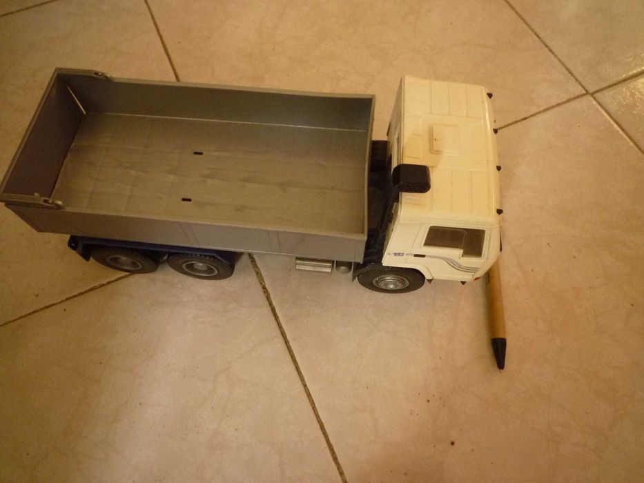 Camião Volvo EMEY escala 1/18 FL10 Intercooler em PVC