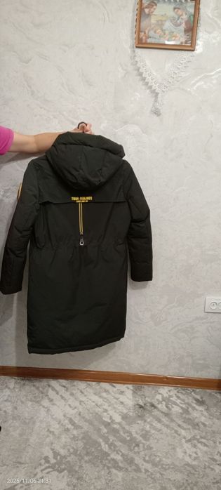 Зимовий жіночий пуховик