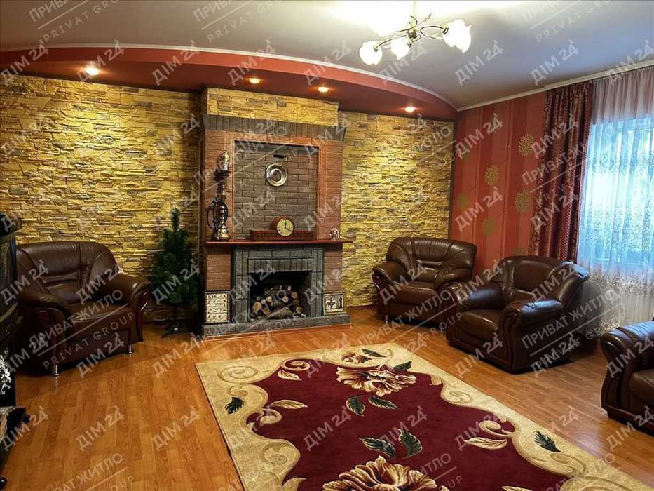 Сосни на ділянці, річка та пляж за воротами. Пошук закінчено!