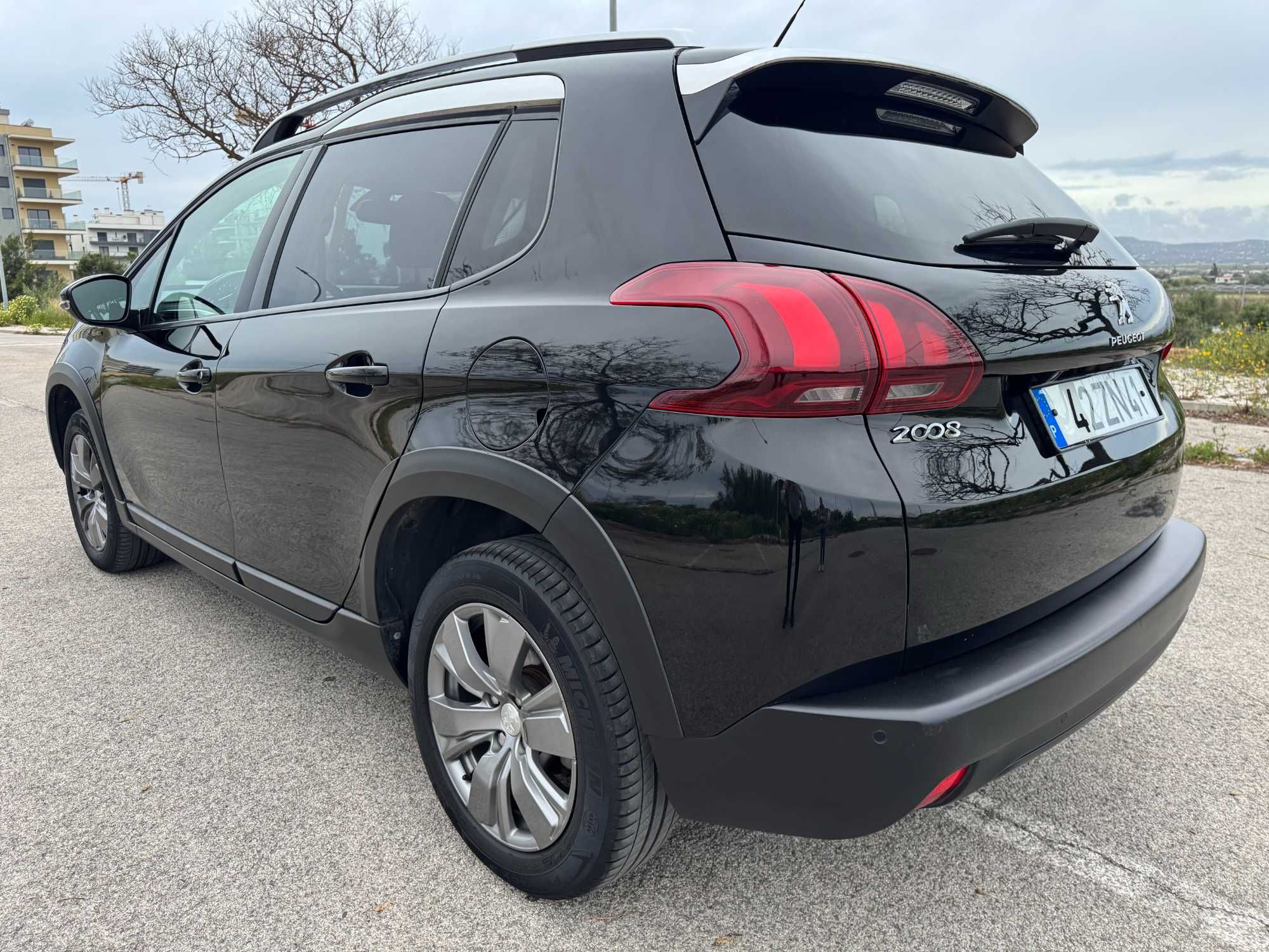 Peugeot 2008 1.2 PureTech Signature