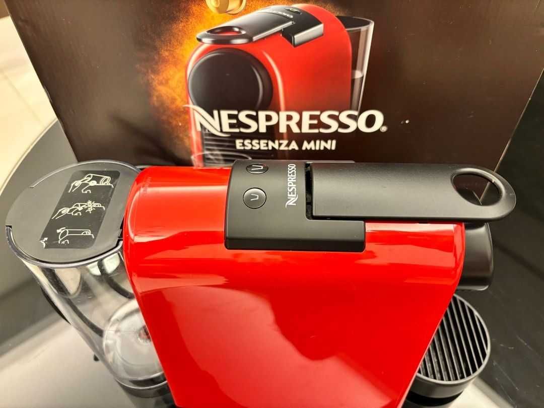 Nespresso De'Longhi Essenza Mini red - Custa mais do dobro nova