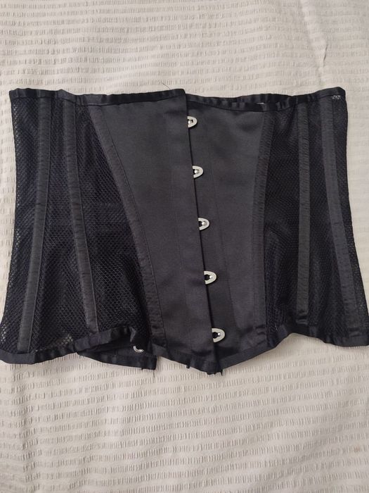 Готичний корсет чорного кольору