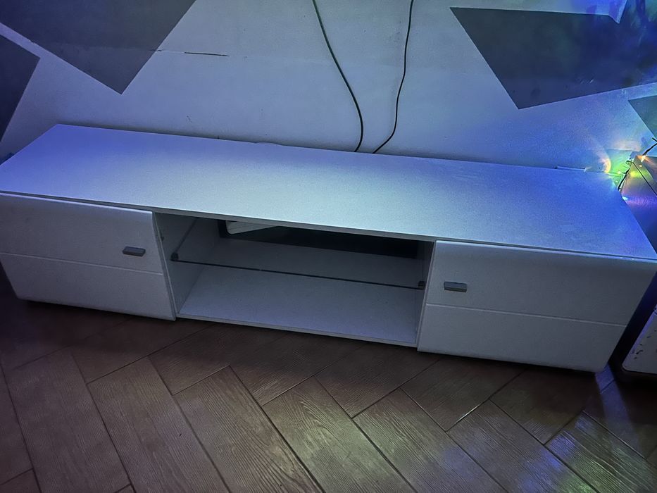 Vendo movel de tv com pouco uso