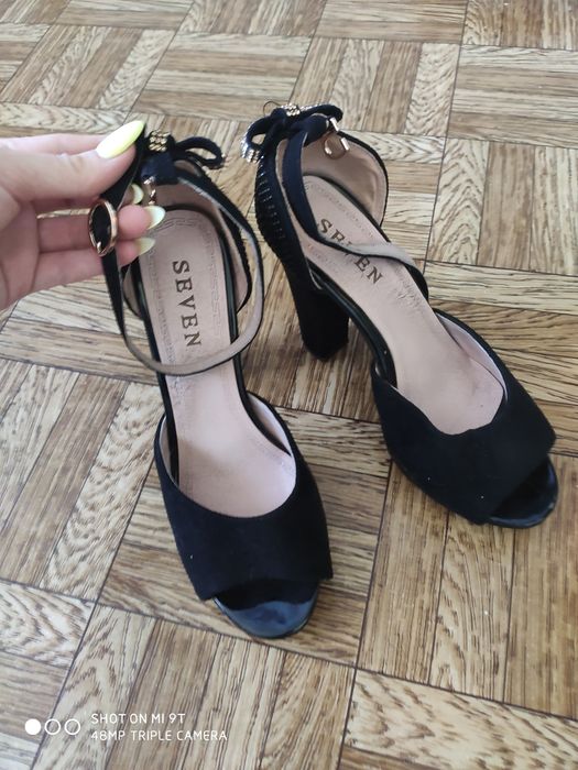 Туфлі босоніжки  на застібці