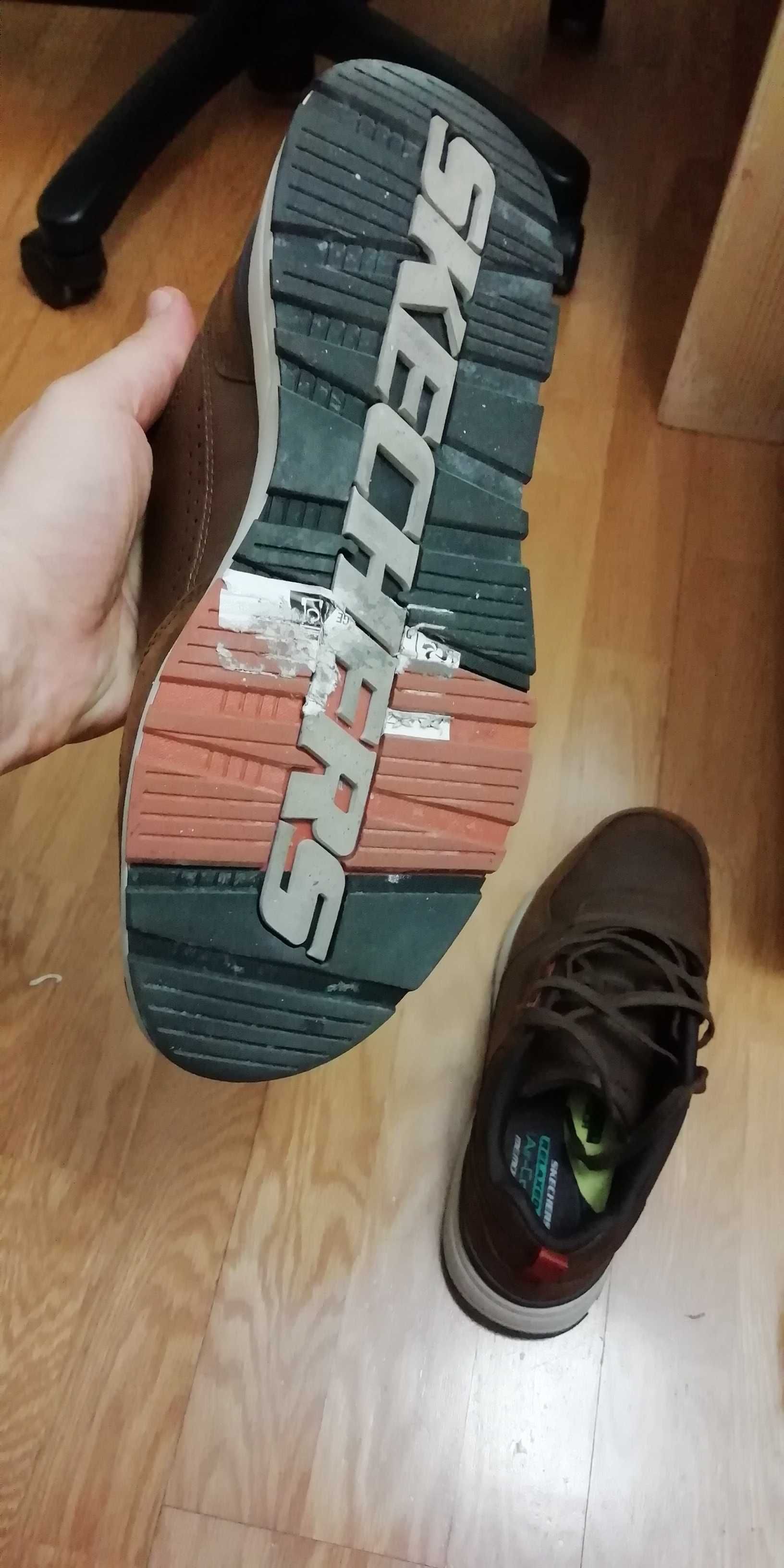 Sketchers homem em pele comprados na Decatlon usados 3 vezes.