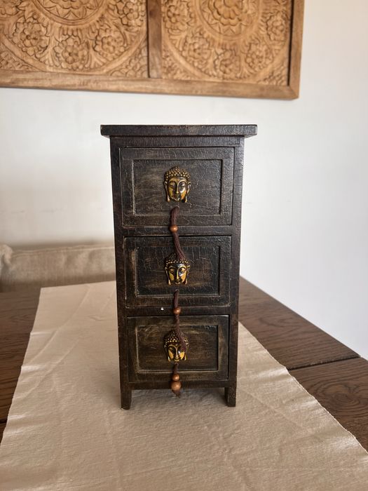 Pequeno movel, budas