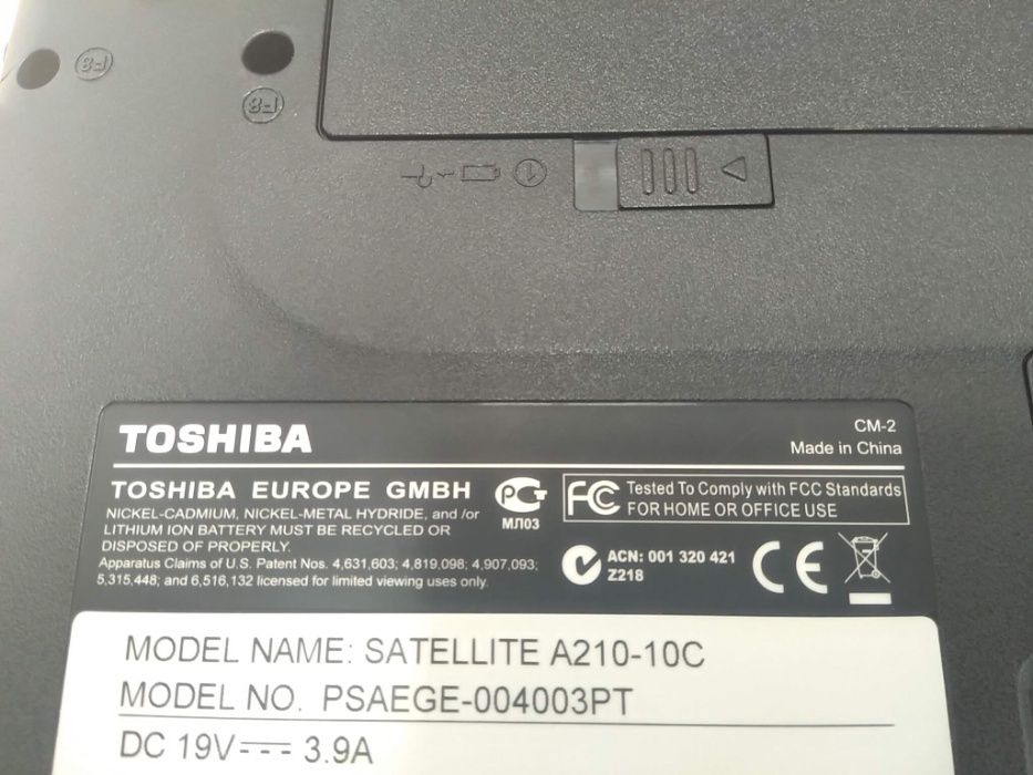 Portátil Toshiba Satellite A210-10C a funcionar com problema no ecrâ,