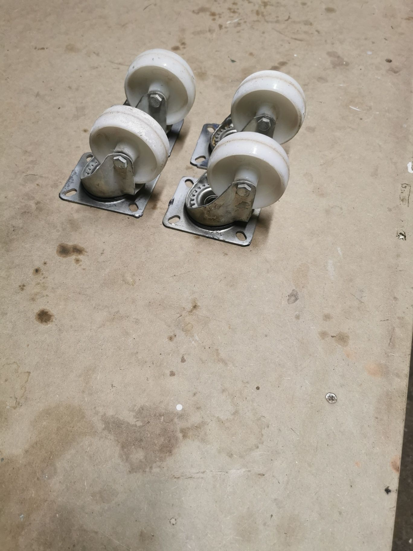 4 rodas de 11cm de altura