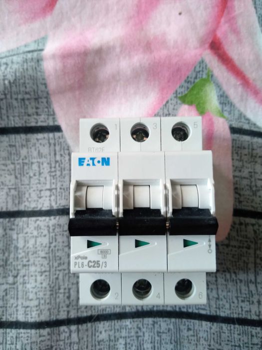 Автоматичний Вимикач