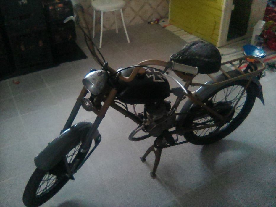 Motocicleta em funcionamento e toda original