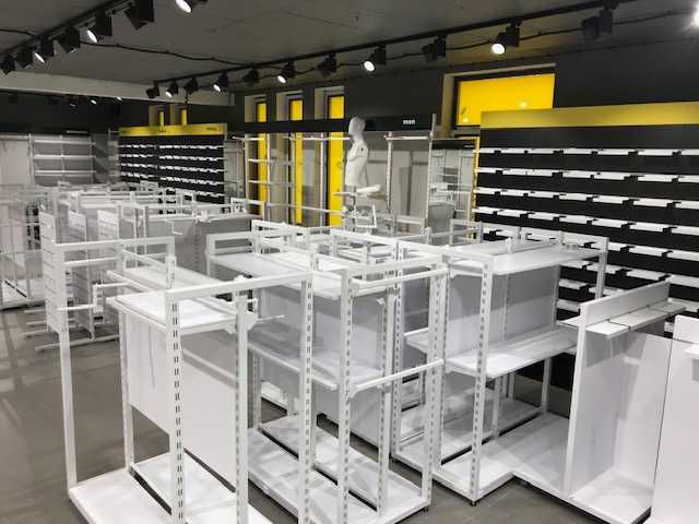 meble po sklepie 50style na salę sprzedaży 200m2