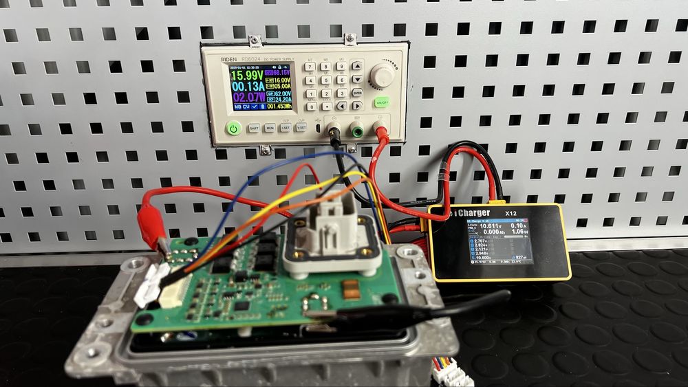 Tesla відновлення акумулятора 16V