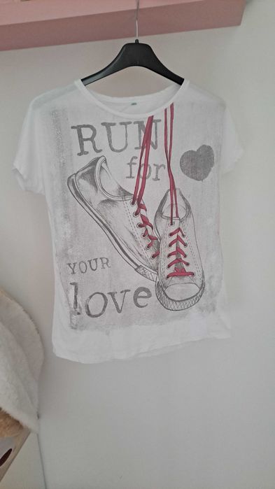 T-Shirt Menina Benetton 11/12 ( serve XS) COMO NOVA