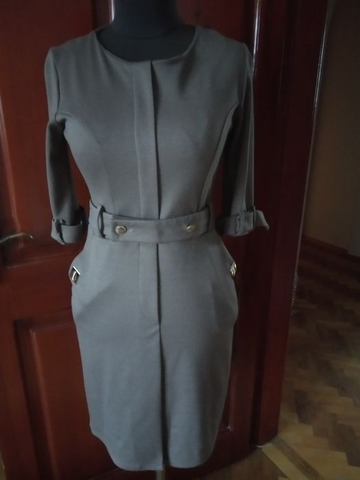 Модное офисное платье