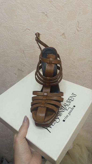 Вінтажні босоніжки Yvessent Laurent