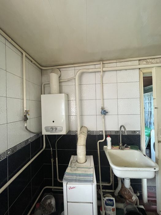 Продам частину будинку по вулиці Народного руху