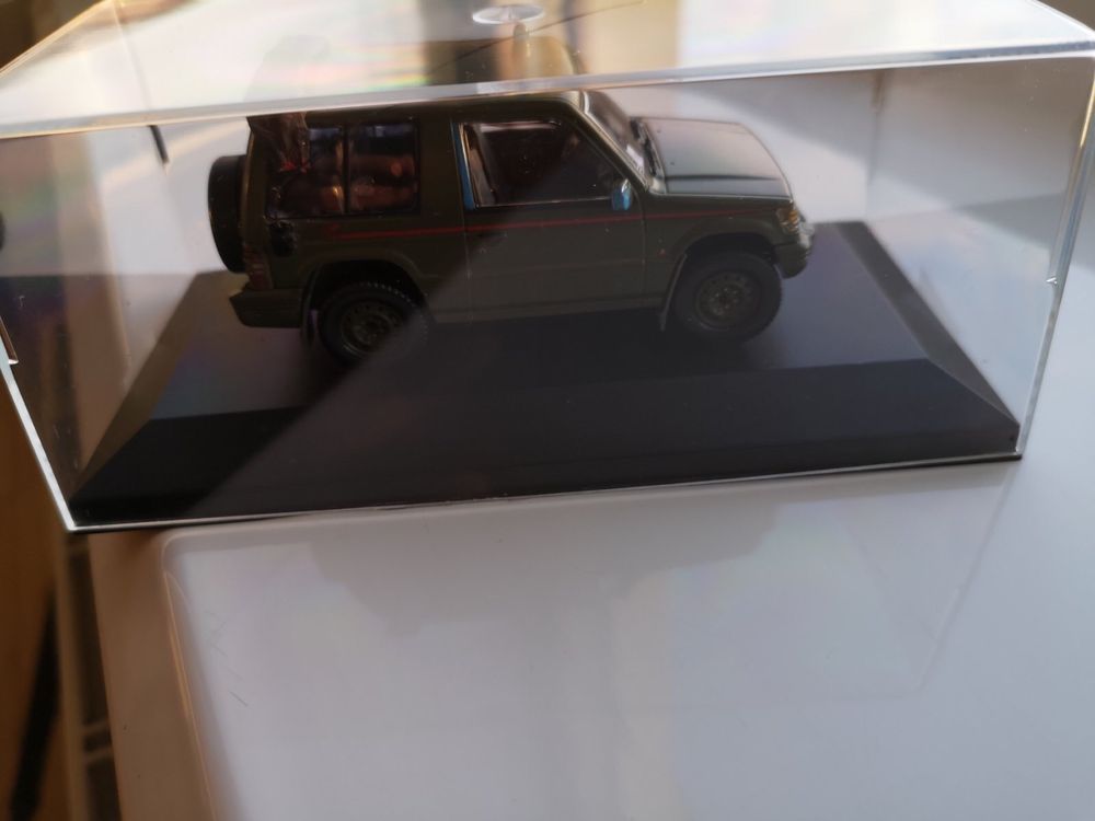 Модель Mitsubishi Pajero  UA army radio car  nur 3 stk 1:43