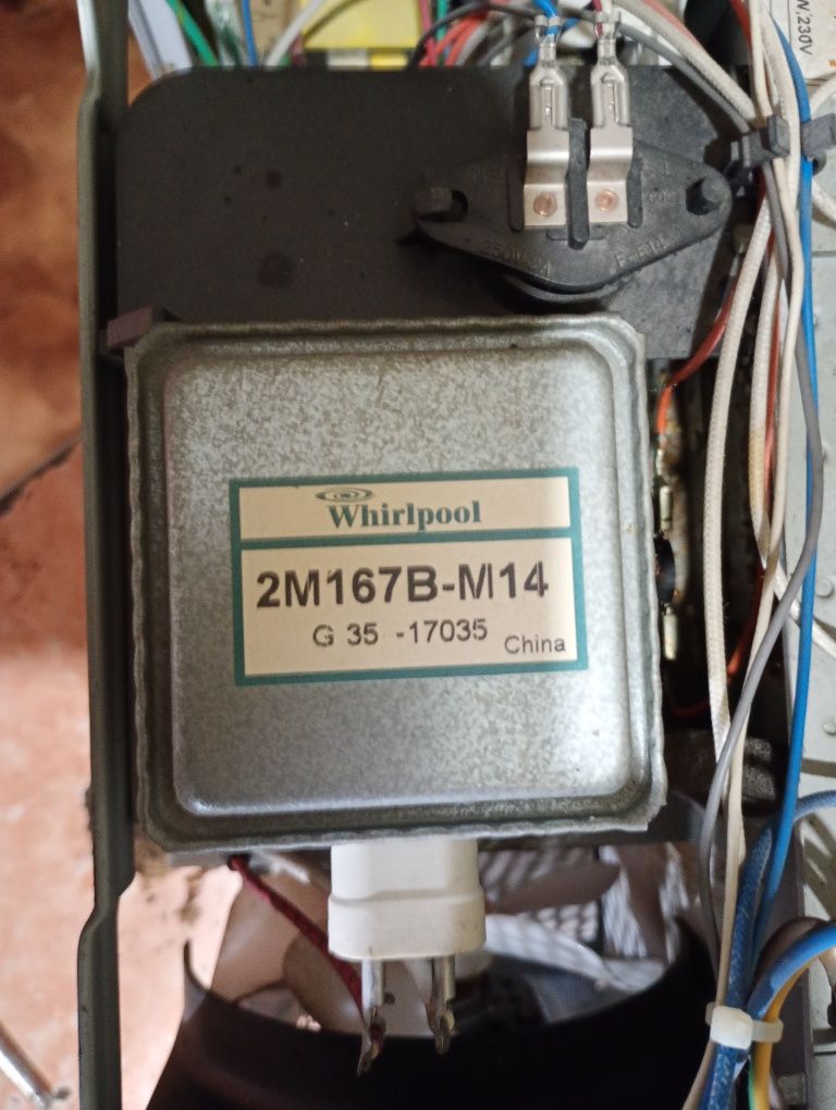 На запчасти микроволновка whirlpool avm562/wp/wh
