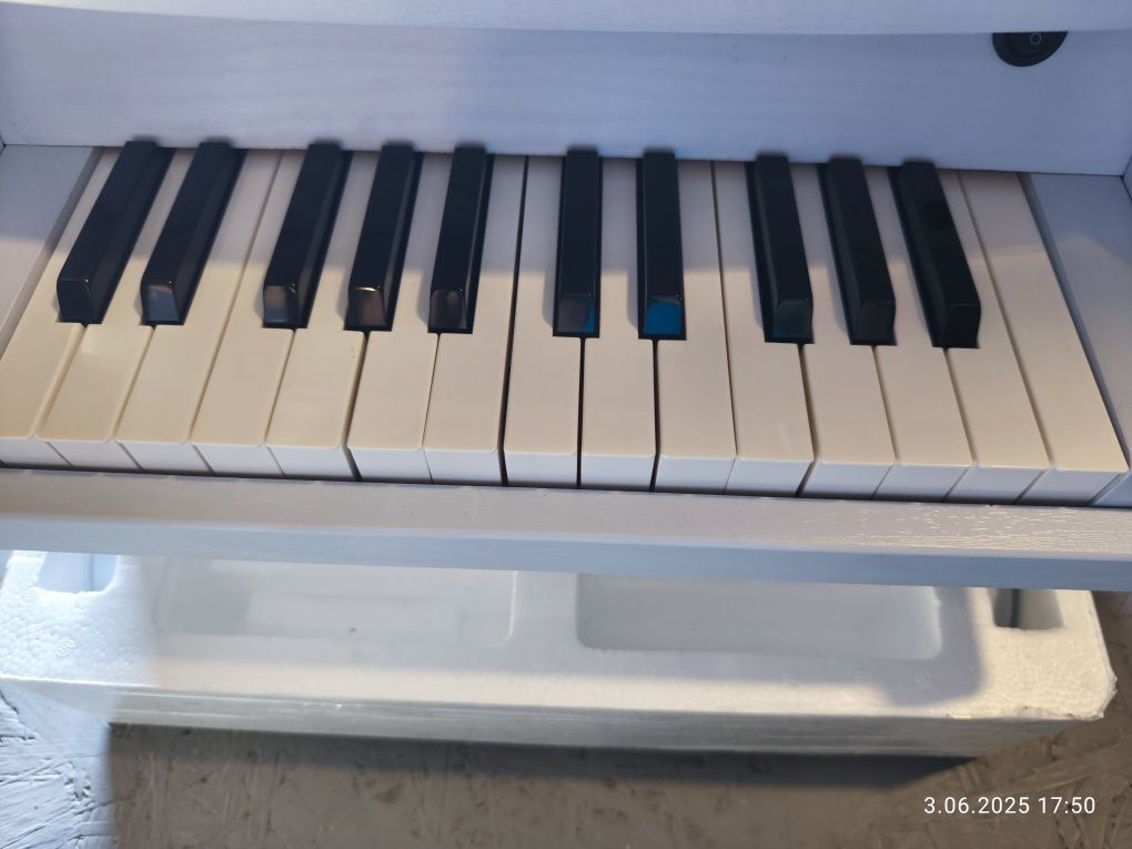 Nowe mini pianino Sheffield