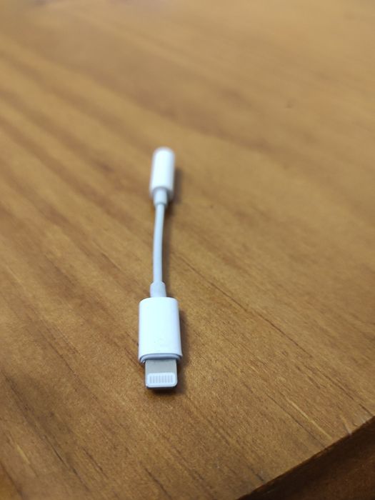 Apple Cabo (Original) conversor de Lightning para Aux (Jack 3.5mm))