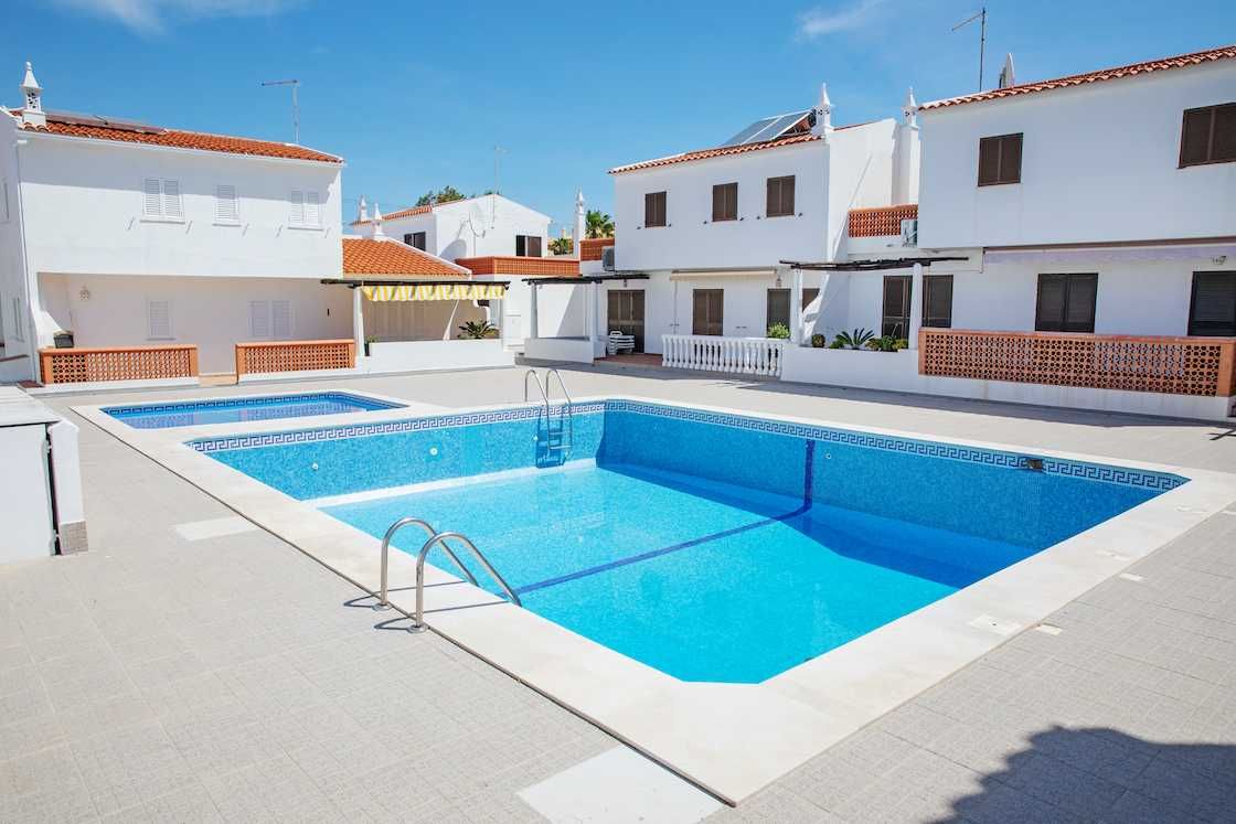 Moradia T3+1 no Centro Olhos de Água- Torre da Medronheira- Albufeira