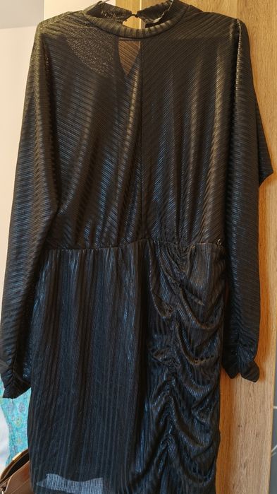 Czarna pięknie marszczona sukienka top secret
