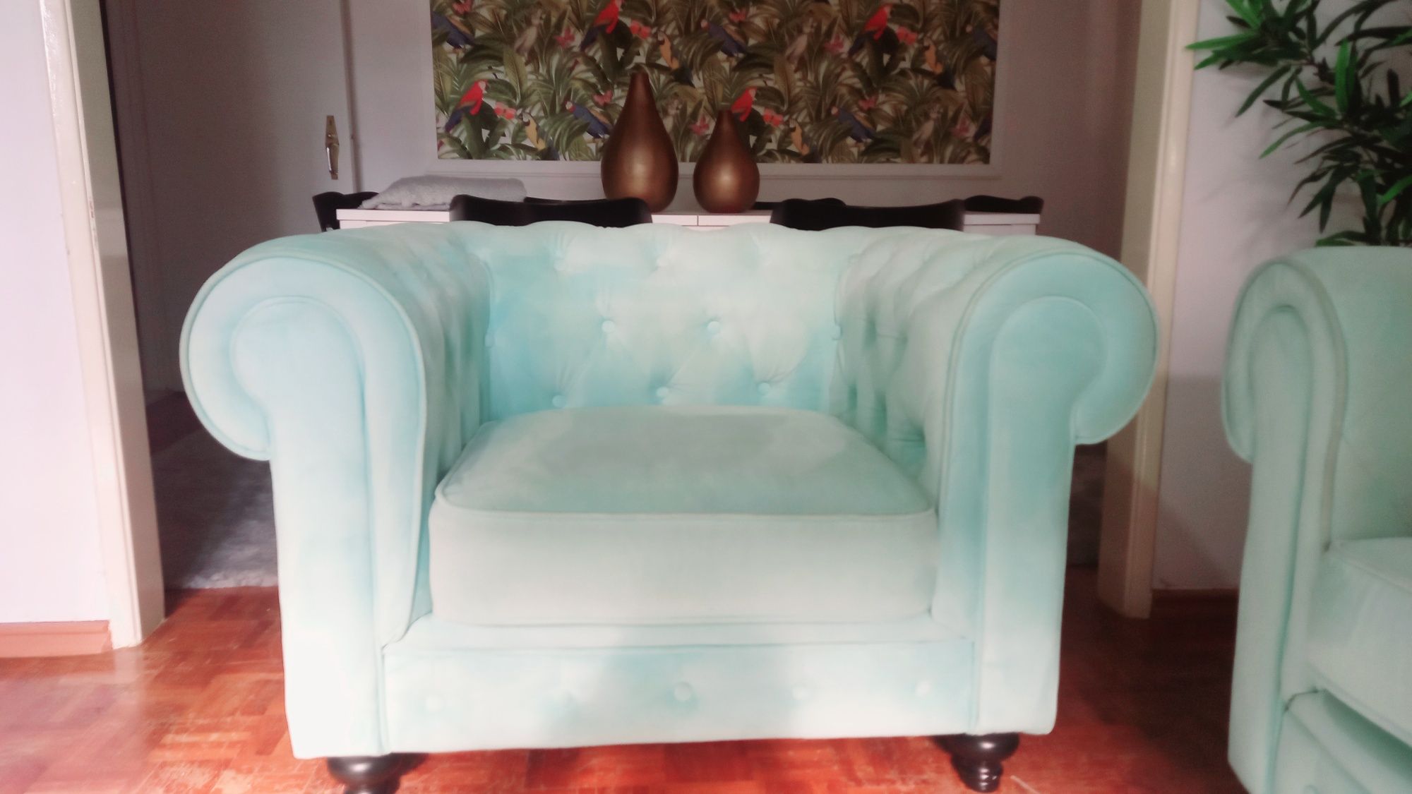 Sofá 3 lugares + poltrona vintage verde água.