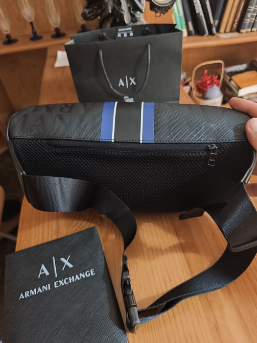 Armani Exchange Mala de Cintura , Peito .