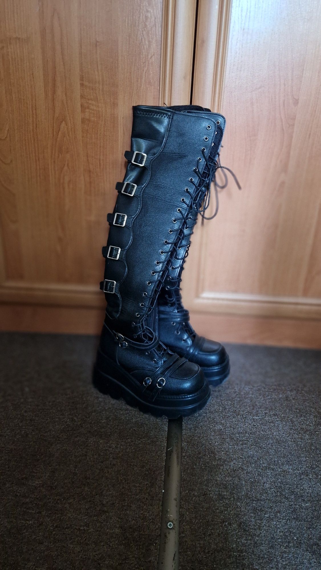 wysokie buty za kolano