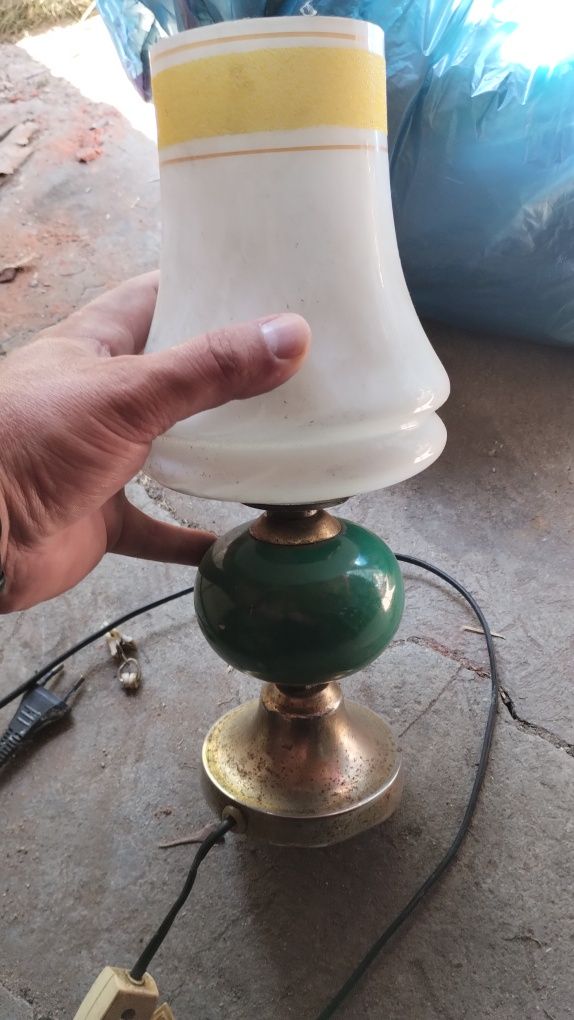 Stara lampa z czasów PRL