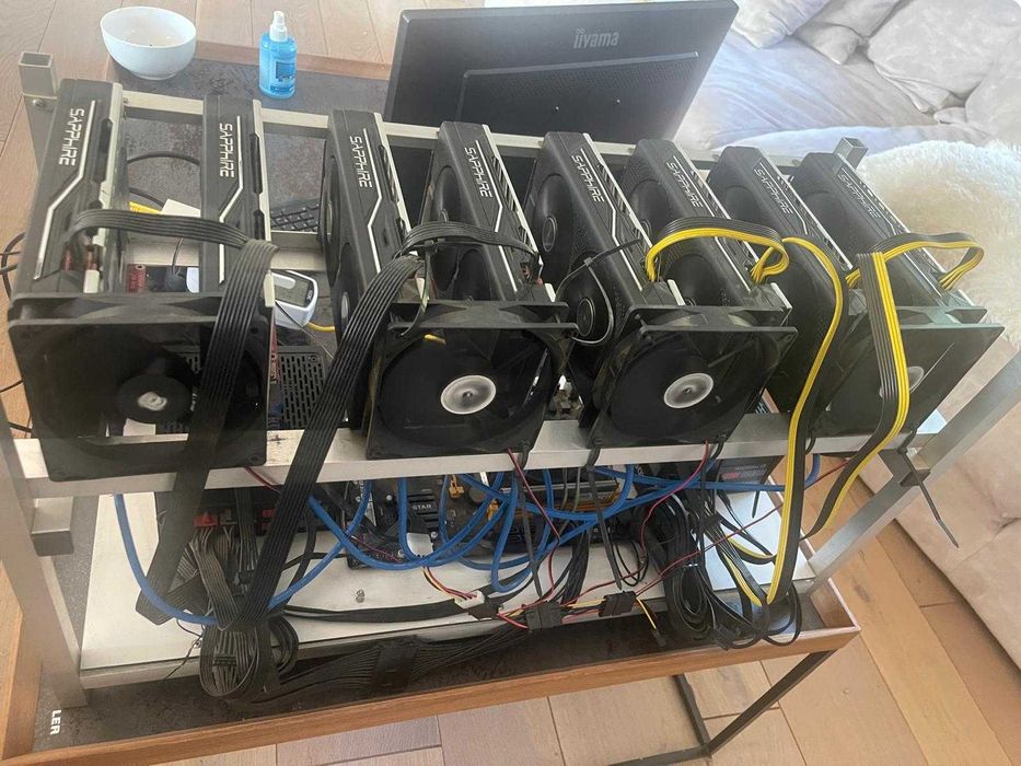 Koparka kryptowalut z pełnym wyposażeniem - 8x Radeon RX 580