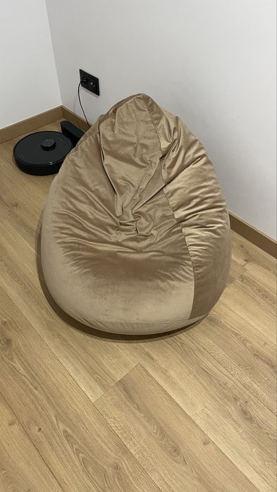 Pufa - siedzisko, worek welurowy.