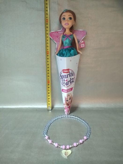 Boneca Princesa com oferta colar Disney