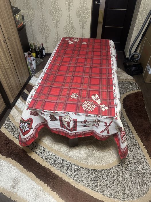 Продам  новорічні  скатертини  Габелен