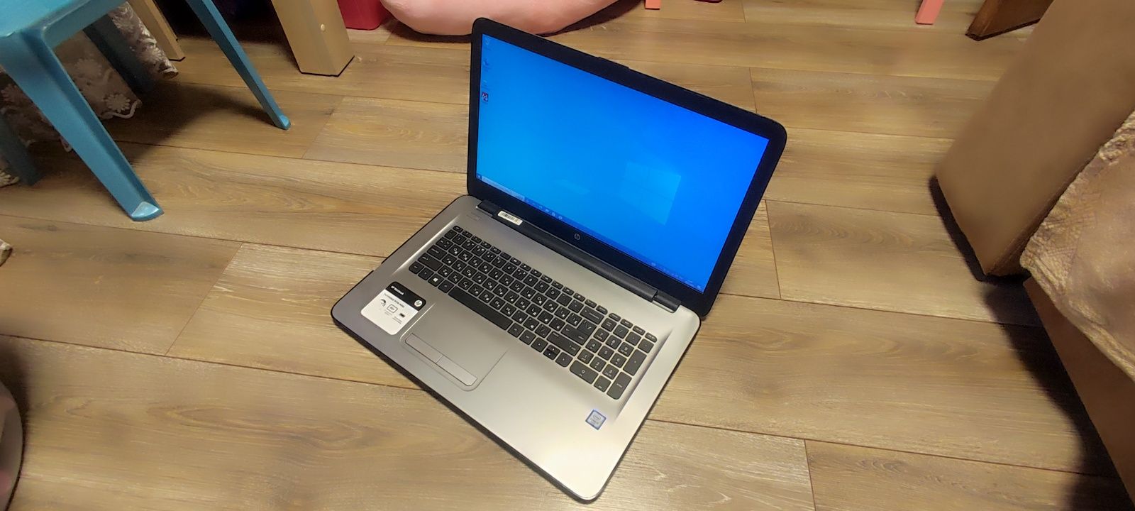 Великий ноутбук HP 17-X061NR (i3-6100U|8GB|256SSD|1Tb HDD|17")