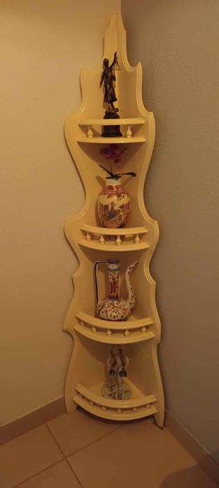 Tapetes de arraiolos e mobiliário