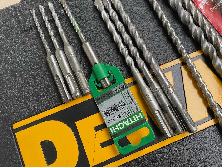 Zadbana młotowiertarka Dewalt D25003 (650W)