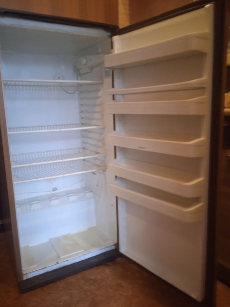 Прода холодильник Indesit
